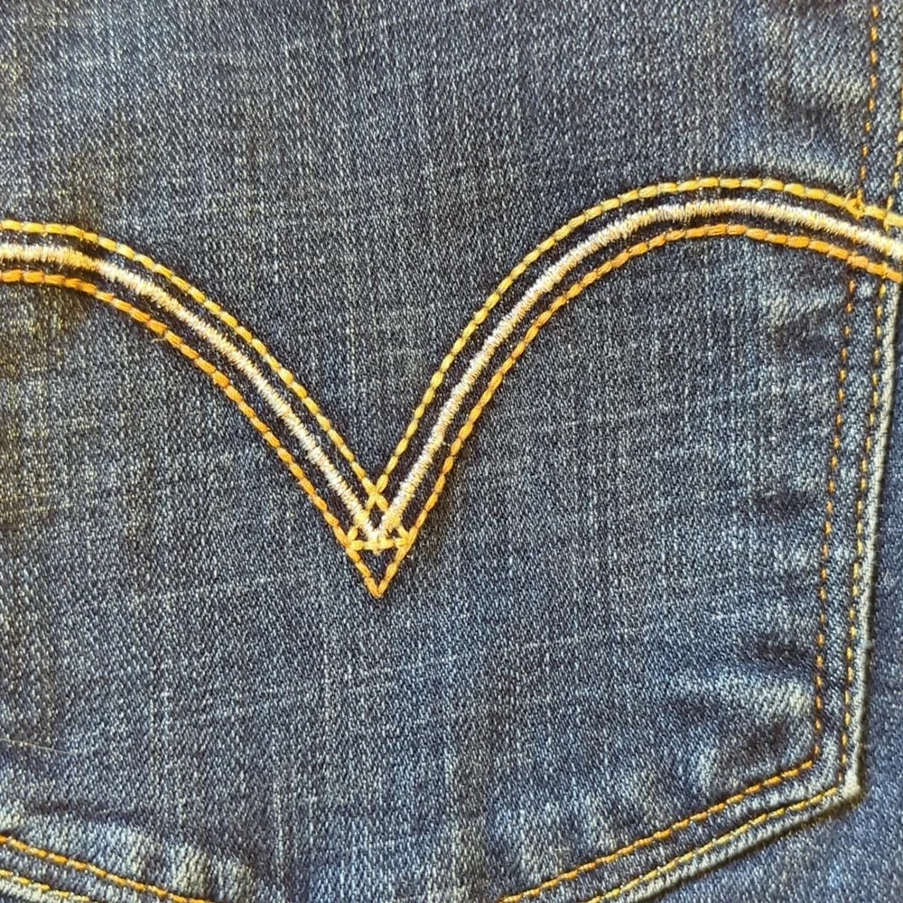 Levi's Classic Boot Cut Women's Jeans, Medium Wash, size 8 - Picture 4 of 8